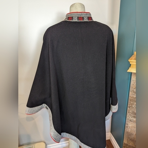 Norwegian Heimdall black Handcrafted wool cape by Kari G - Picture 11 of 17